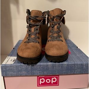 New brown laced boots